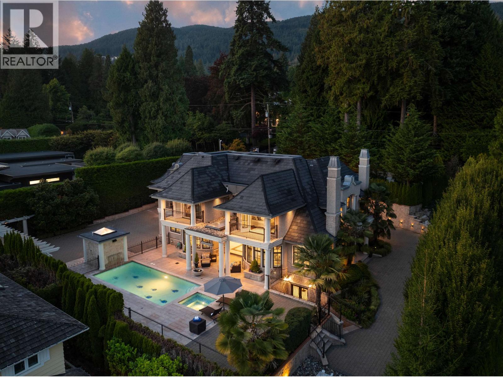 2912 MATHERS AVENUE, West Vancouver