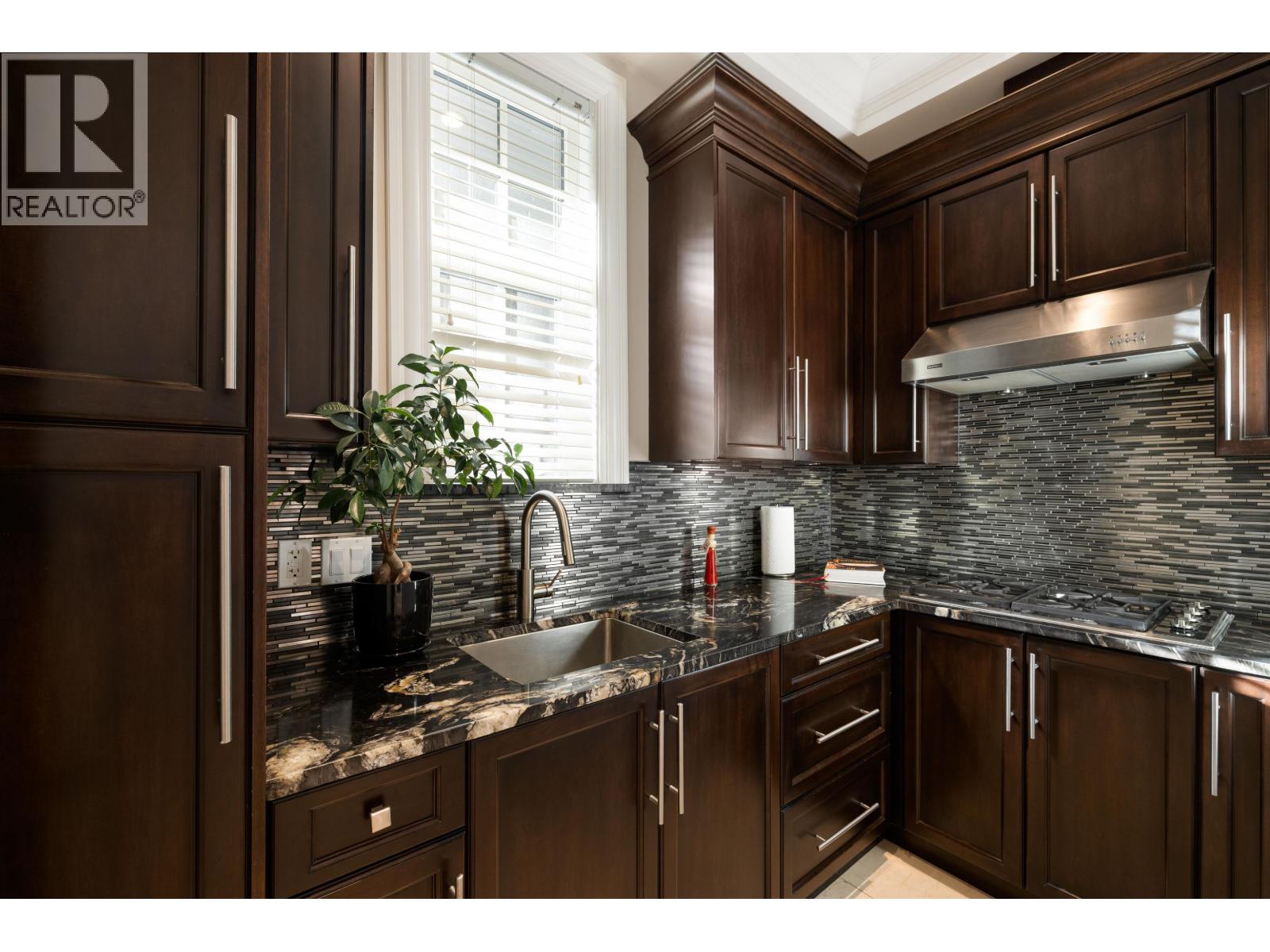 2912 MATHERS AVENUE, West Vancouver