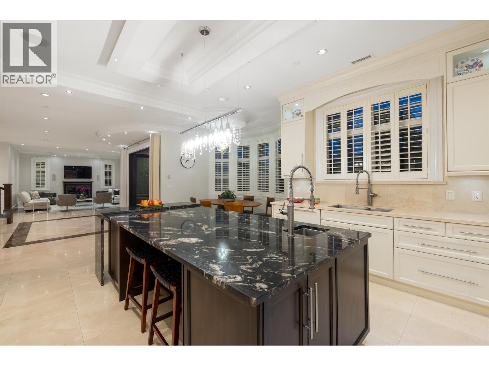 2912 MATHERS AVENUE, West Vancouver