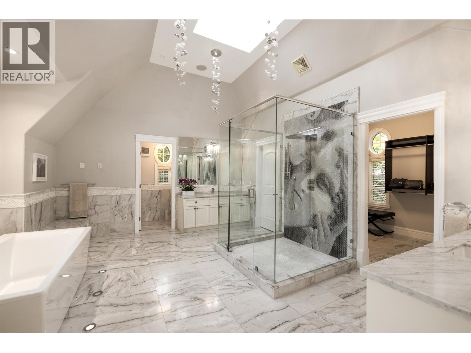 2912 MATHERS AVENUE, West Vancouver