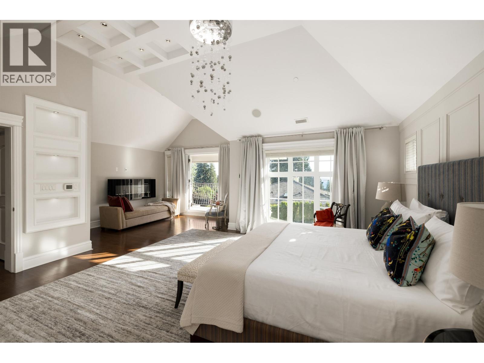 2912 MATHERS AVENUE, West Vancouver