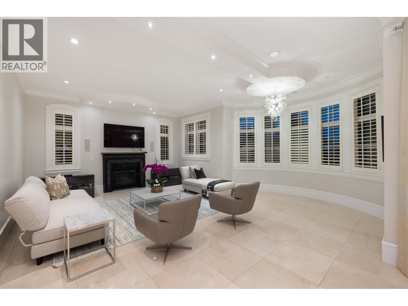 2912 MATHERS AVENUE, West Vancouver