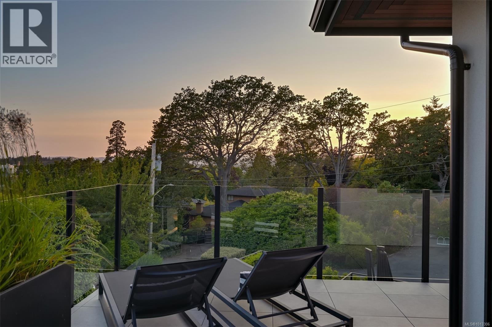  717 Robleda Crescent, Victoria
