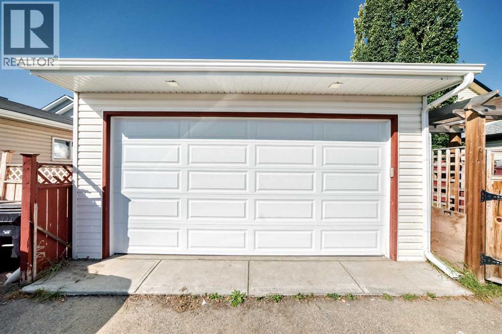 Single Family House Bungalow for Sale in  Mt Mckenzie Drive SE McKenzie Lake Calgary 