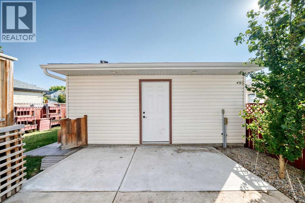 Single Family House Bungalow for Sale in  Mt Mckenzie Drive SE McKenzie Lake Calgary 