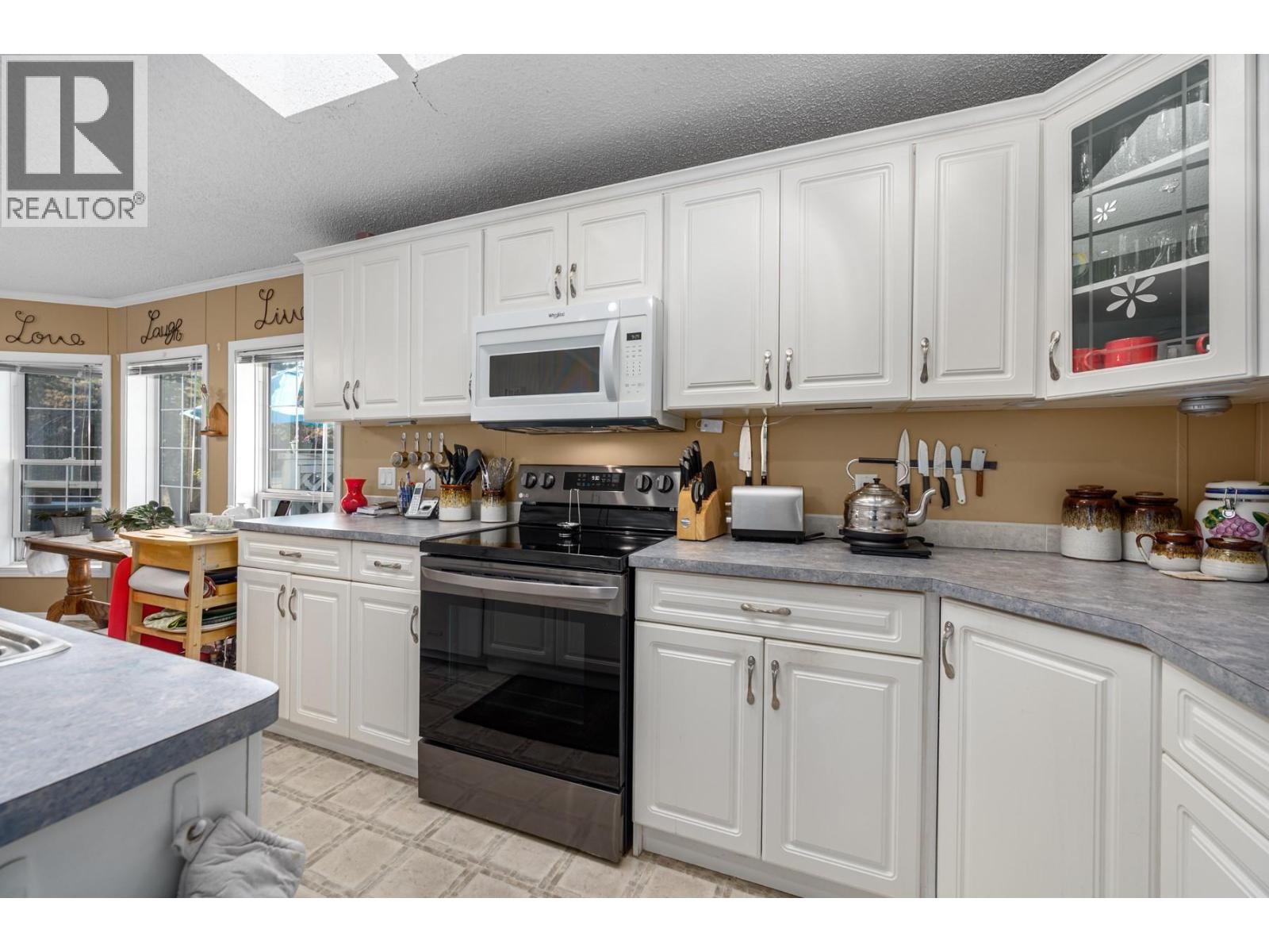 #34 1098 Houston Street - 5