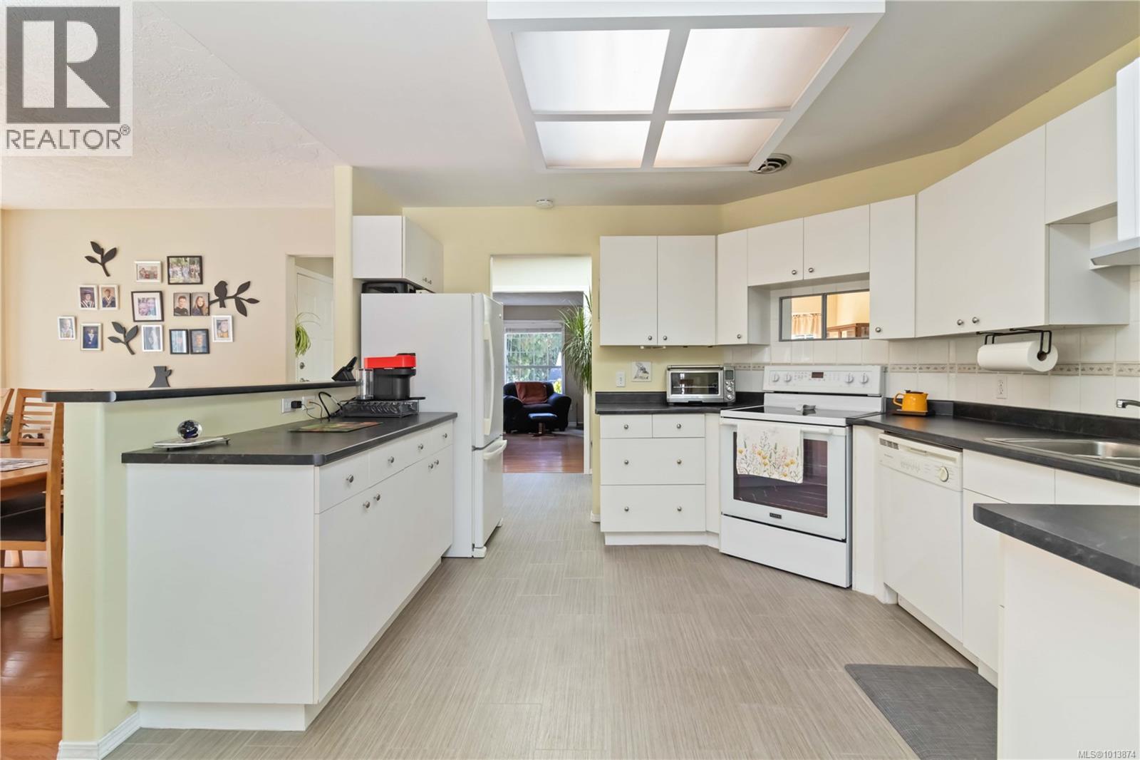  2161 Henlyn Drive, Sooke