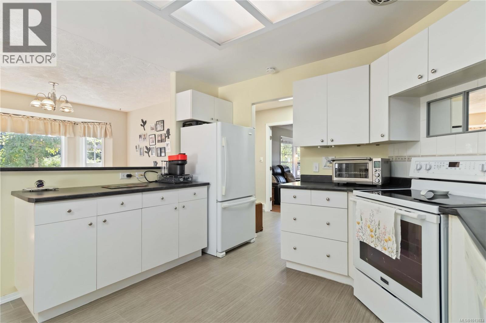 2161 Henlyn Drive, Sooke