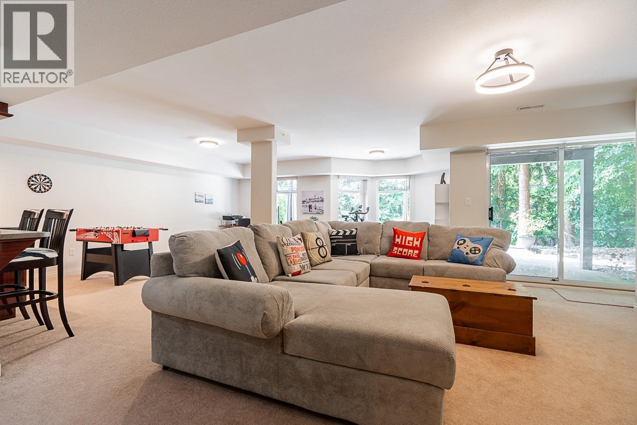 1158 STRATHAVEN DRIVE, North Vancouver