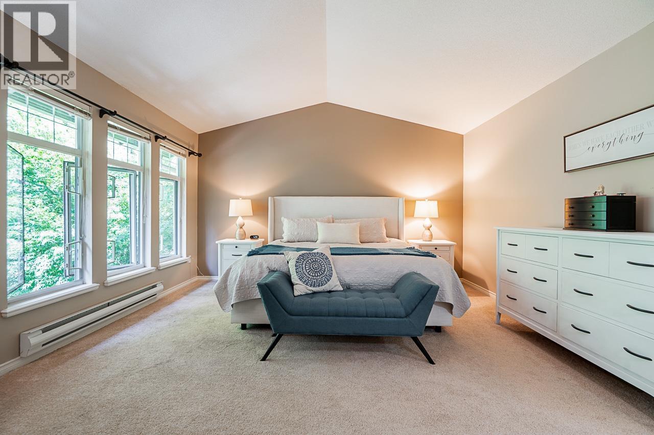 1158 STRATHAVEN DRIVE, North Vancouver