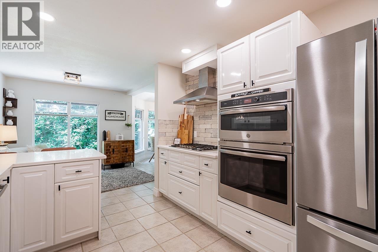 1158 STRATHAVEN DRIVE, North Vancouver