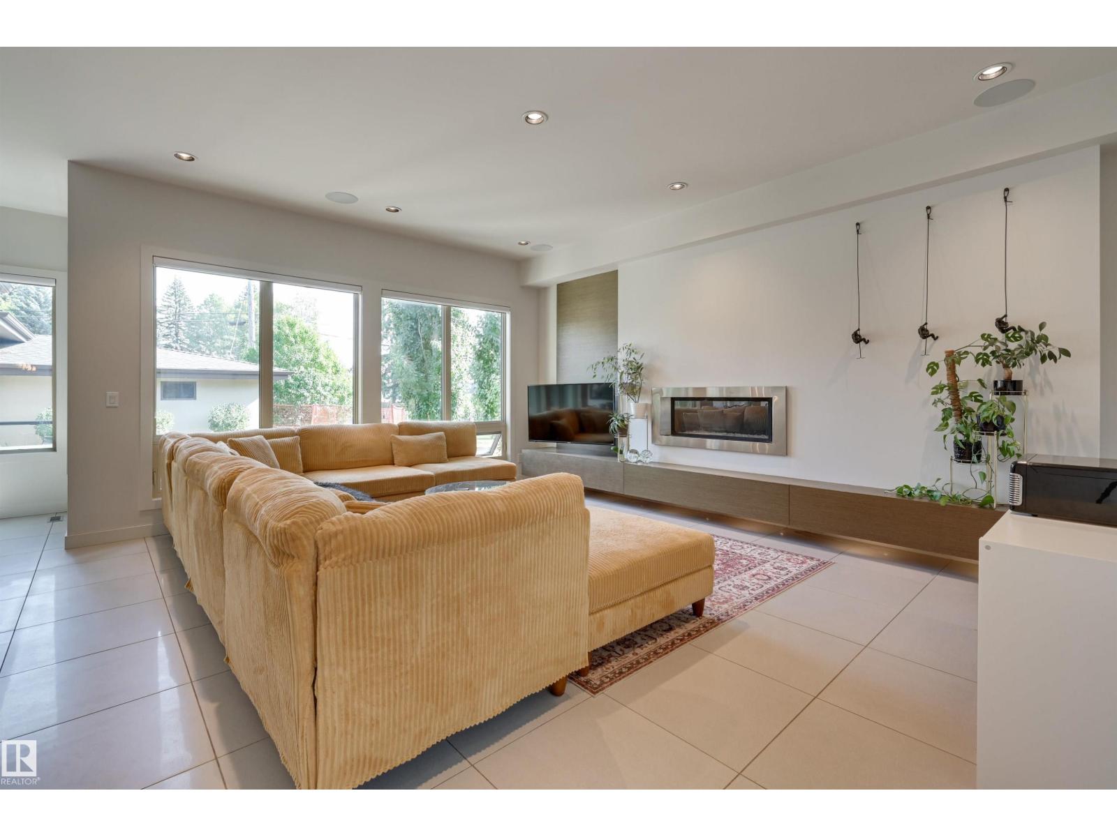 9415 144 ST NW, Edmonton