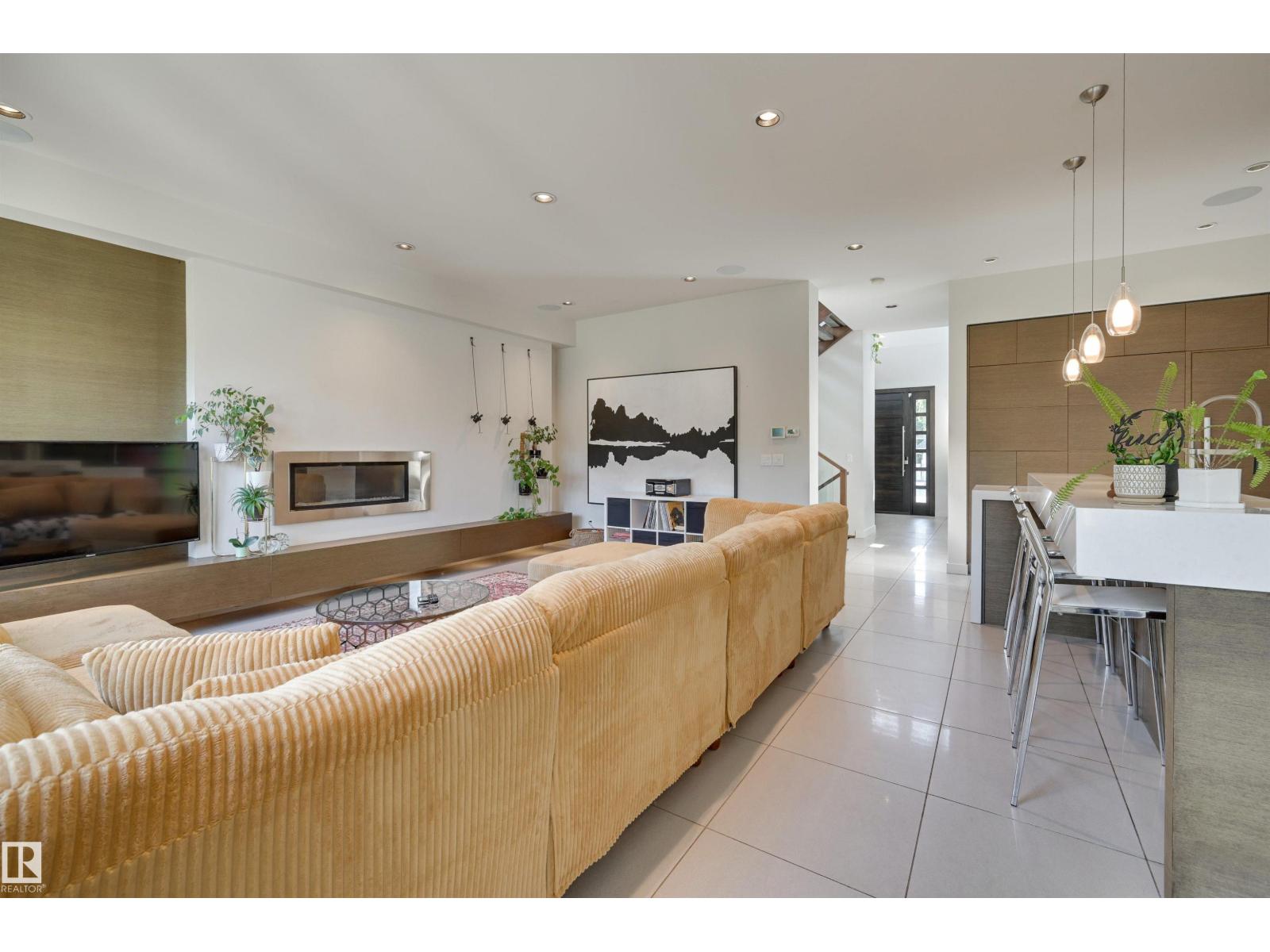 9415 144 ST NW, Edmonton