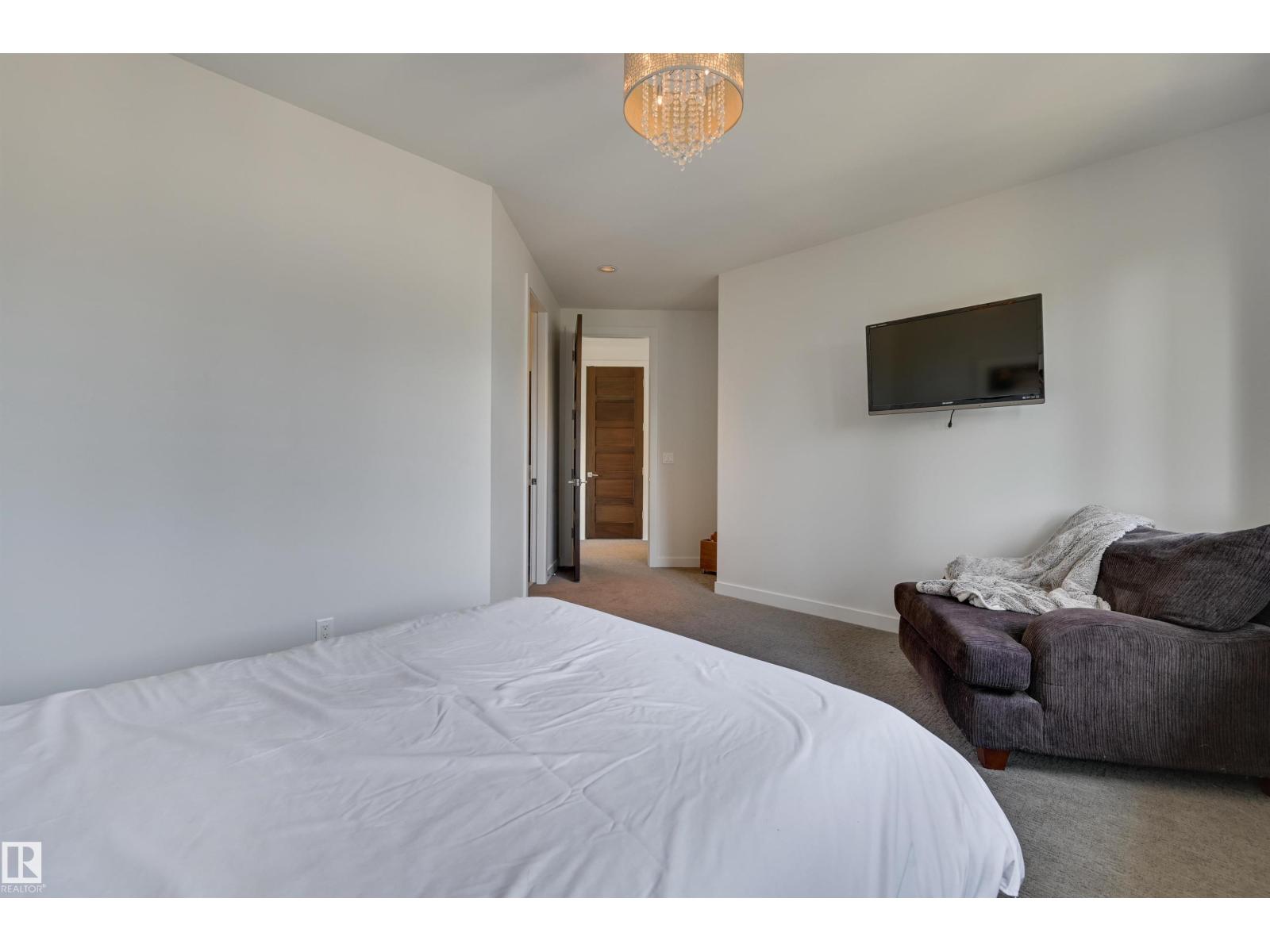 9415 144 ST NW, Edmonton