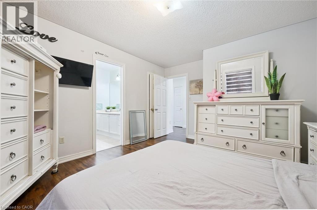 Photo 9 of 38 Cape Dorset Crescent, Brampton ON