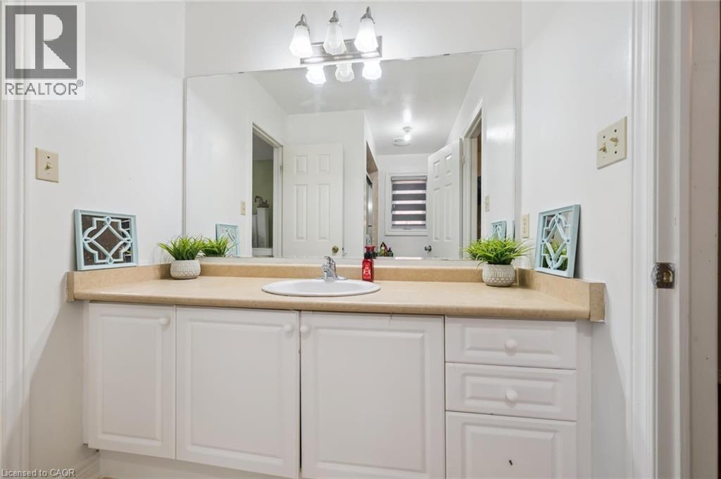 Photo 32 of 38 Cape Dorset Crescent, Brampton ON