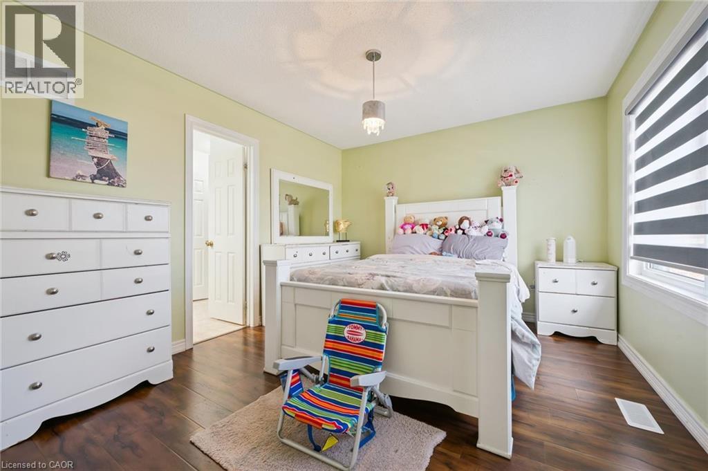 Photo 19 of 38 Cape Dorset Crescent, Brampton ON