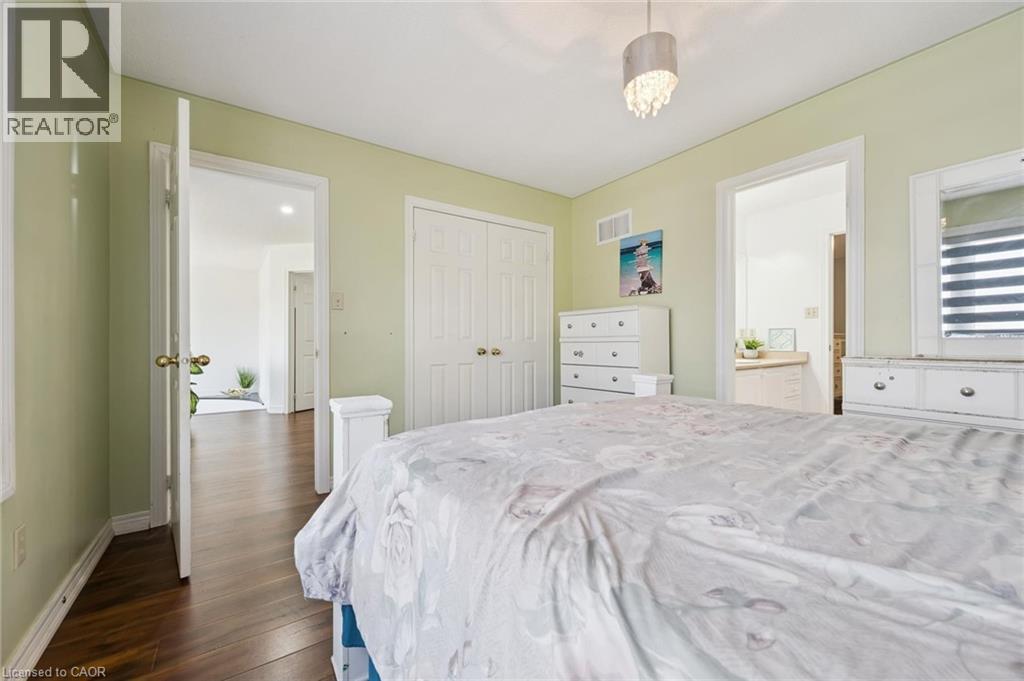 Photo 10 of 38 Cape Dorset Crescent, Brampton ON