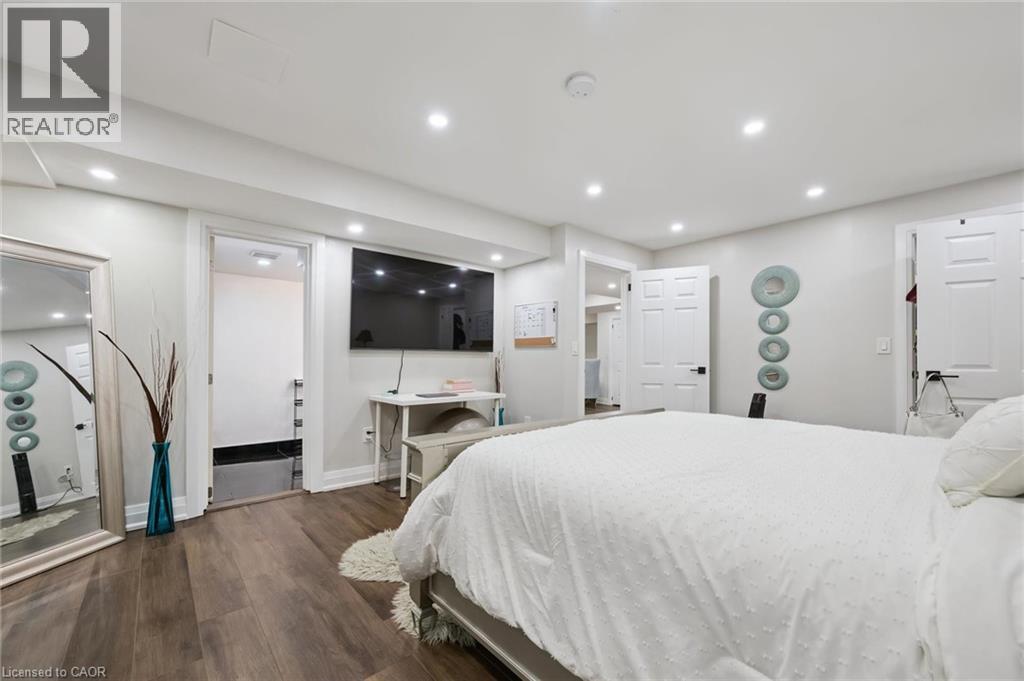Photo 8 of 38 Cape Dorset Crescent, Brampton ON