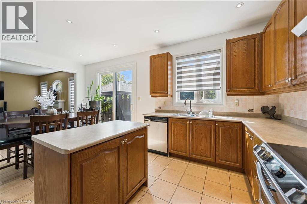 Photo 15 of 38 Cape Dorset Crescent, Brampton ON