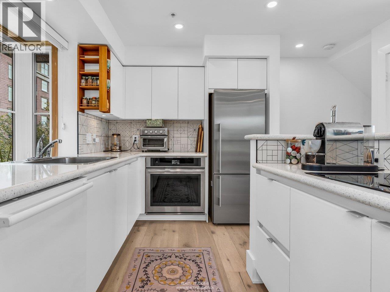 141 ALEXANDER STREET, Vancouver