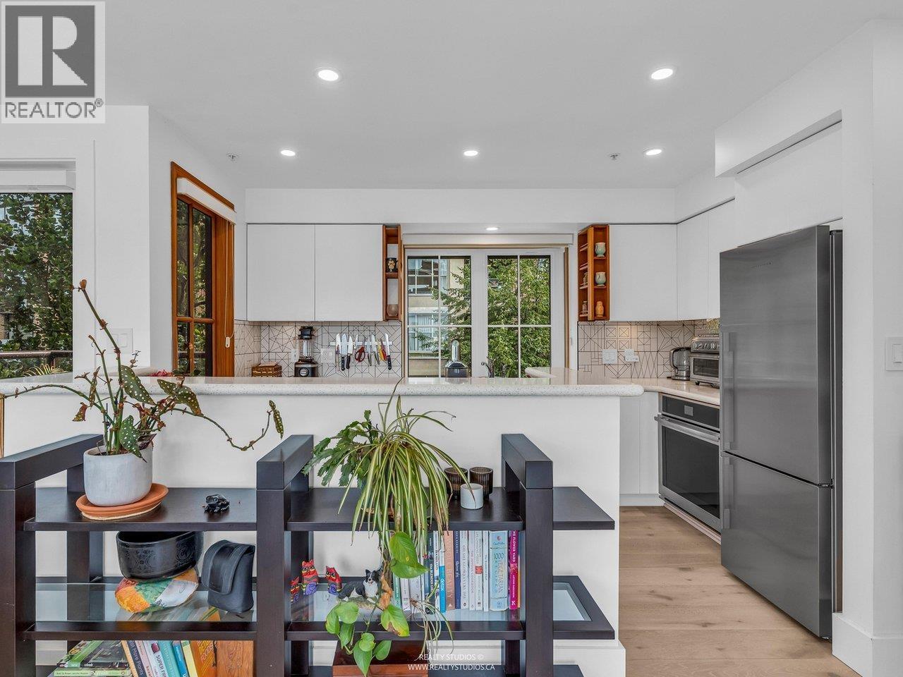 141 ALEXANDER STREET, Vancouver