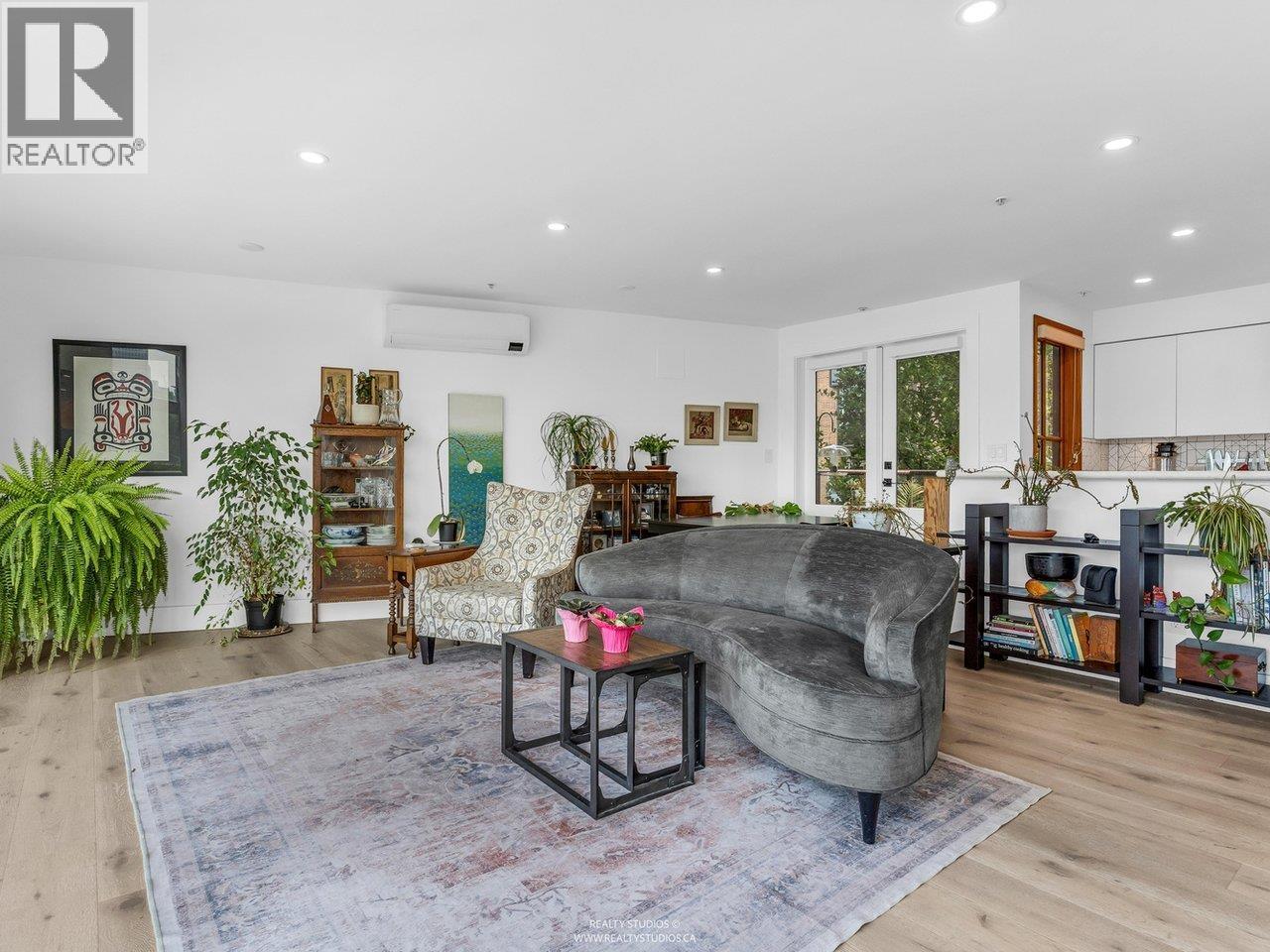 141 ALEXANDER STREET, Vancouver