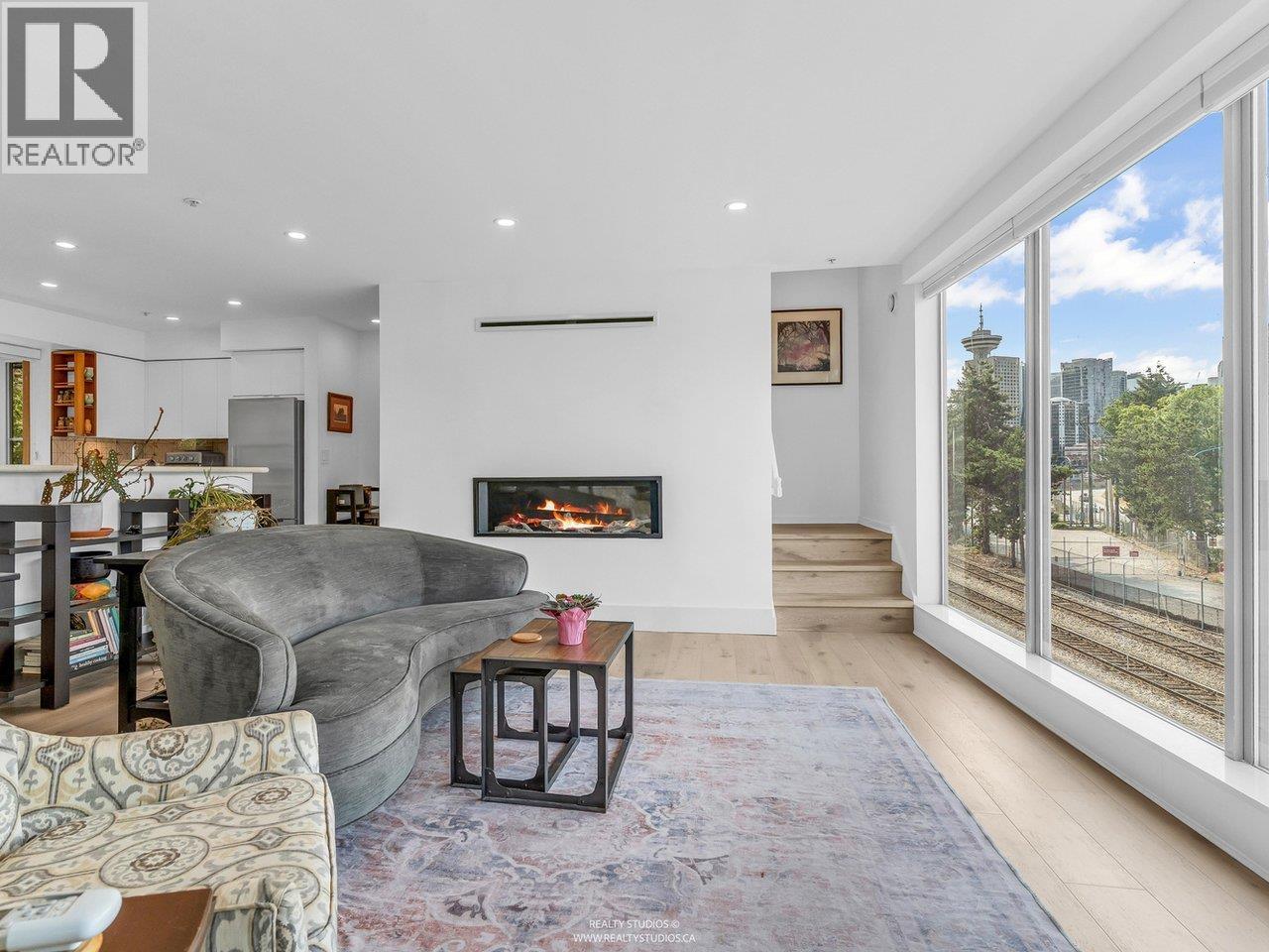 141 ALEXANDER STREET, Vancouver