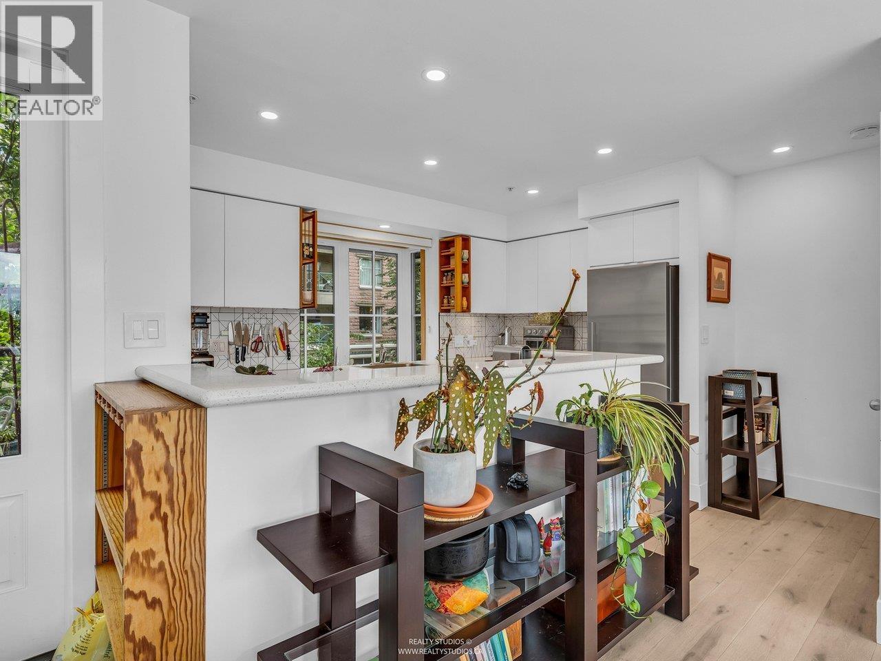 141 ALEXANDER STREET, Vancouver