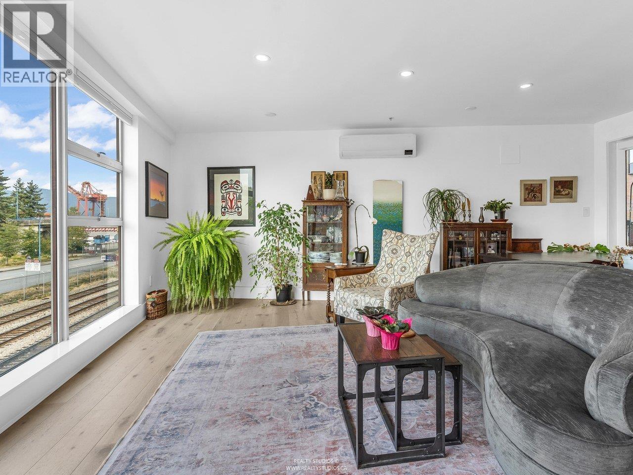 141 ALEXANDER STREET, Vancouver