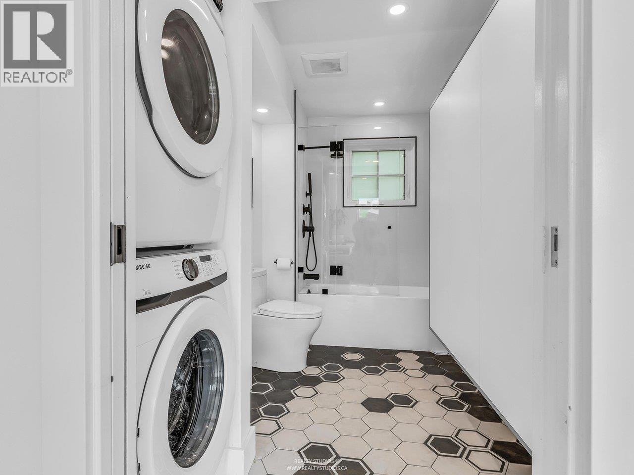 141 ALEXANDER STREET, Vancouver