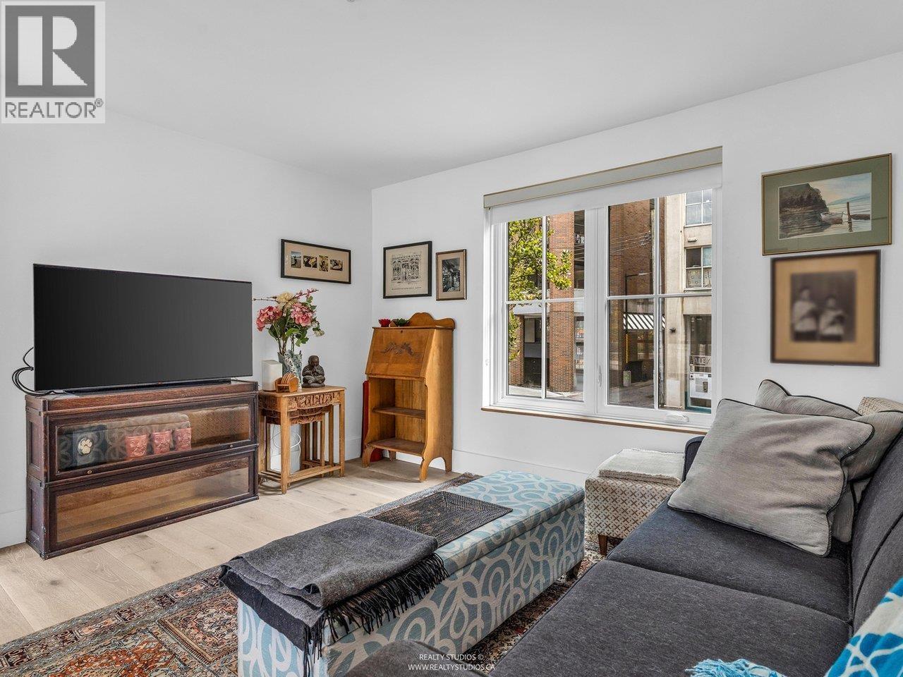 141 ALEXANDER STREET, Vancouver