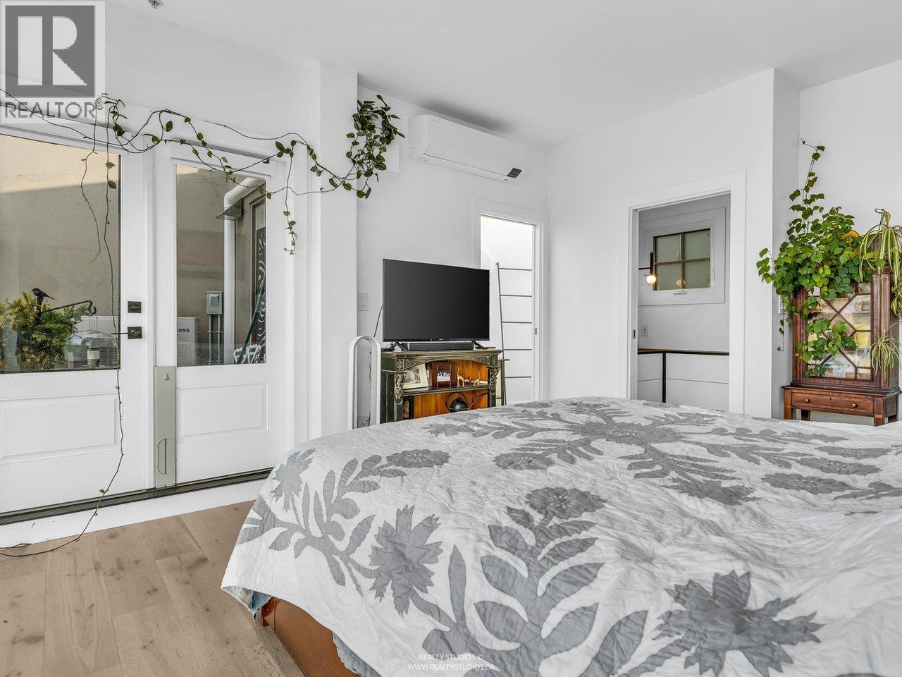 141 ALEXANDER STREET, Vancouver