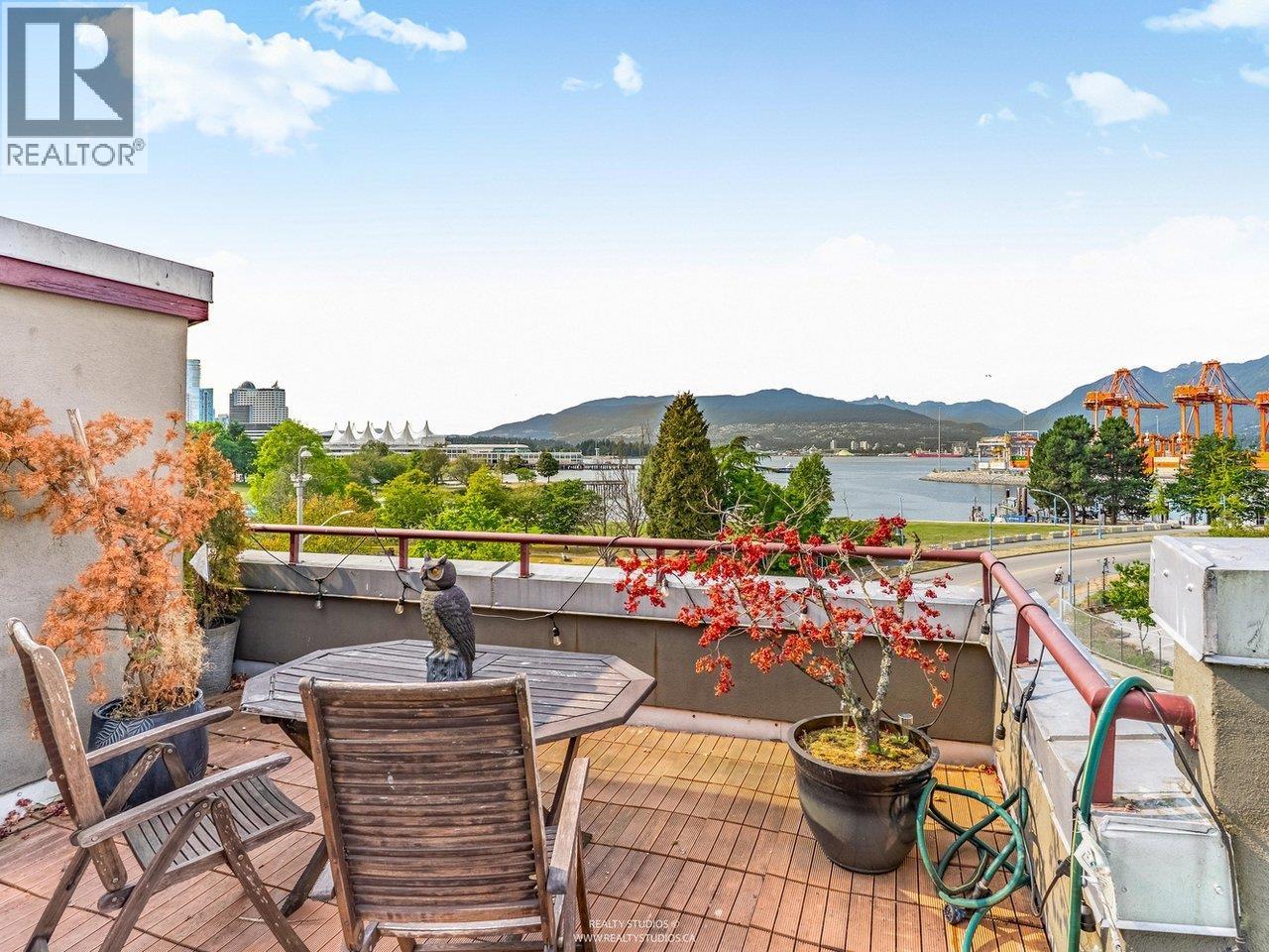 141 ALEXANDER STREET, Vancouver