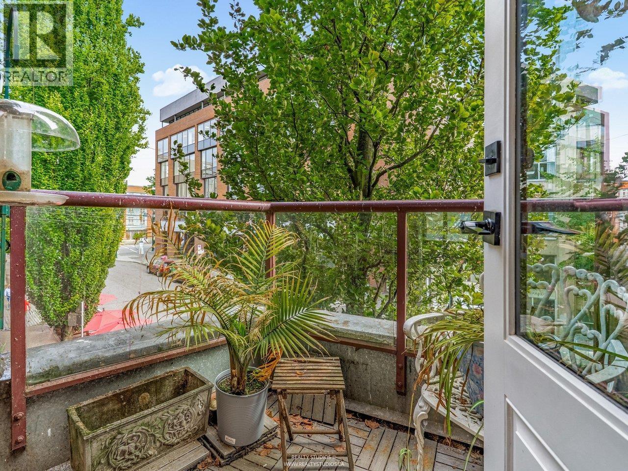 141 ALEXANDER STREET, Vancouver