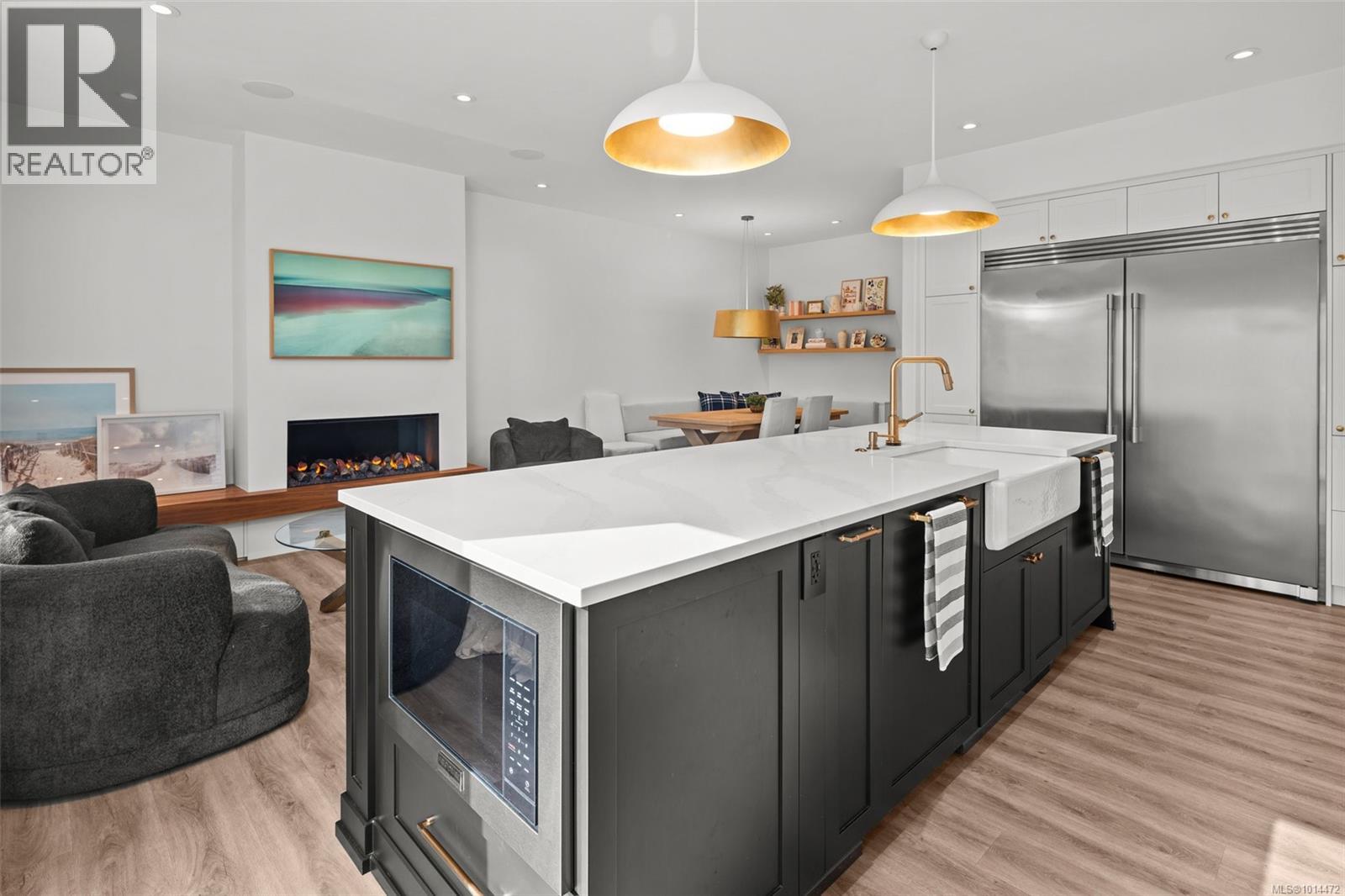4 4583 Wilkinson Rd, Saanich