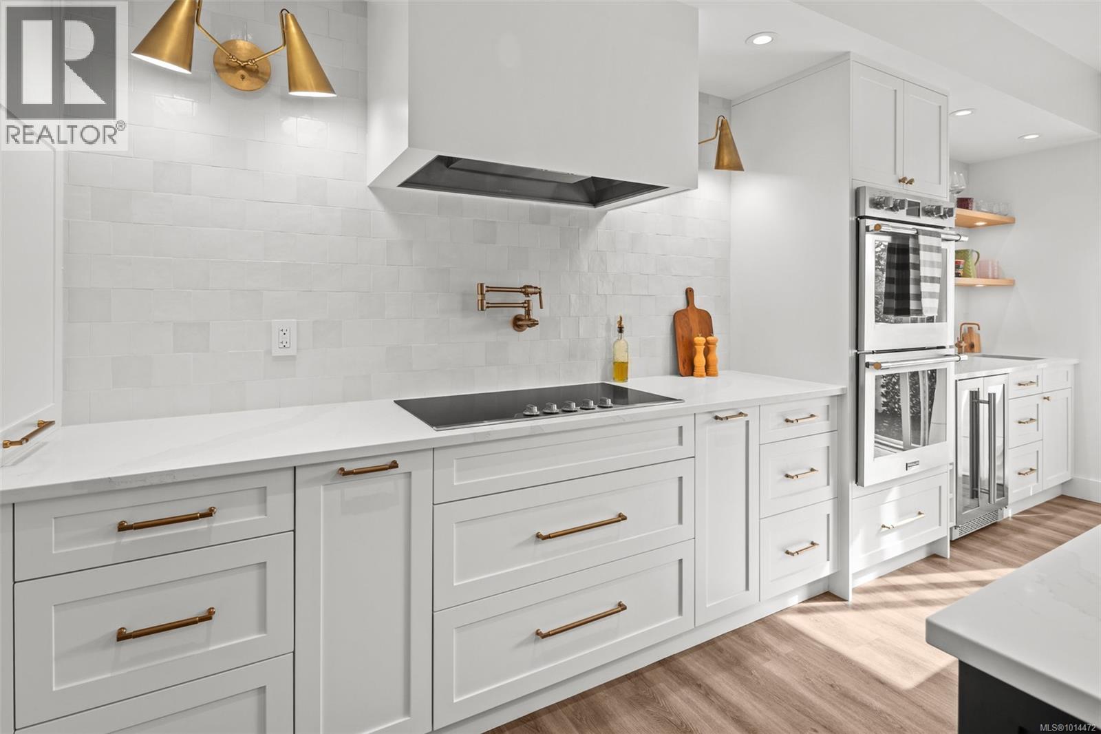4 4583 Wilkinson Rd, Saanich
