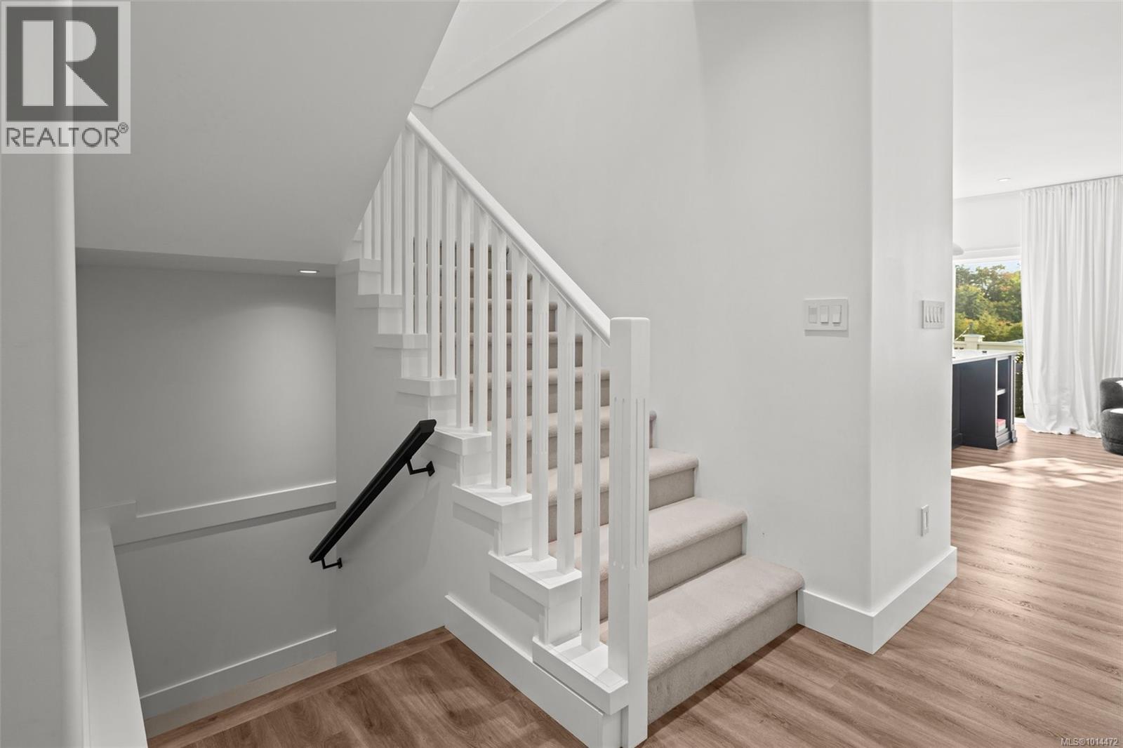 4 4583 Wilkinson Rd, Saanich