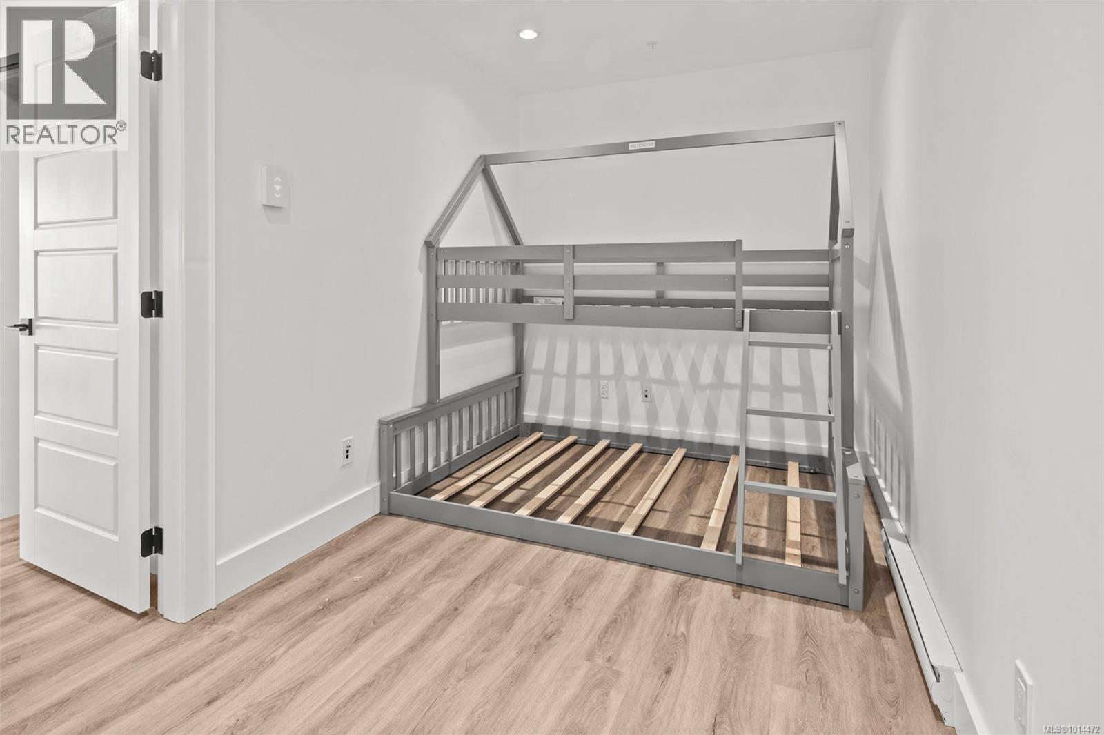 4 4583 Wilkinson Rd, Saanich