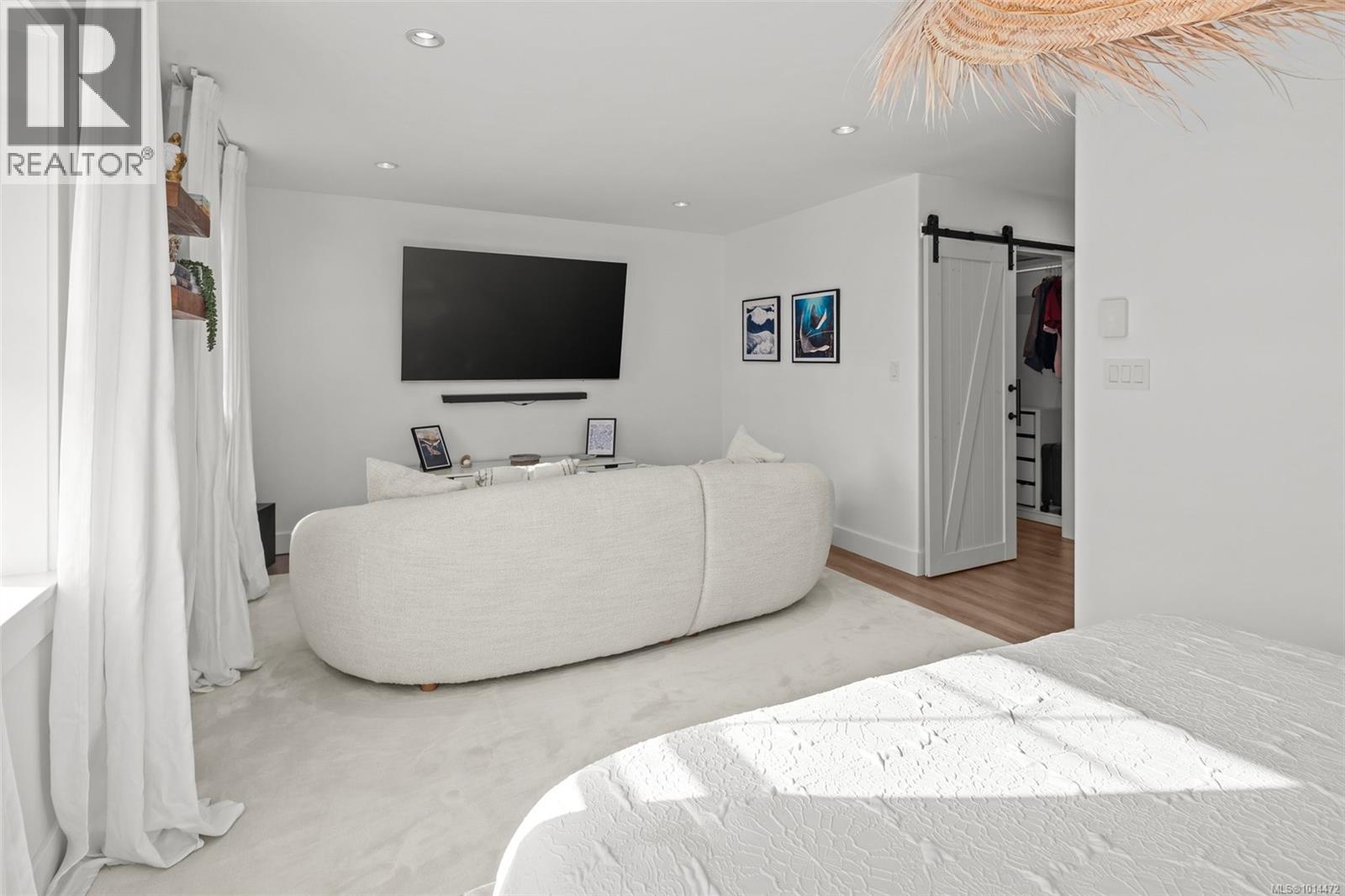 4 4583 Wilkinson Rd, Saanich