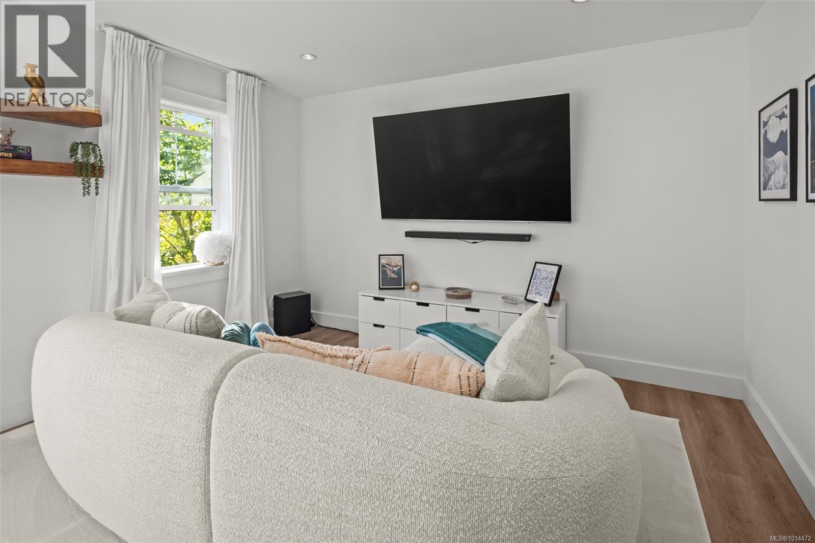 4 4583 Wilkinson Rd, Saanich