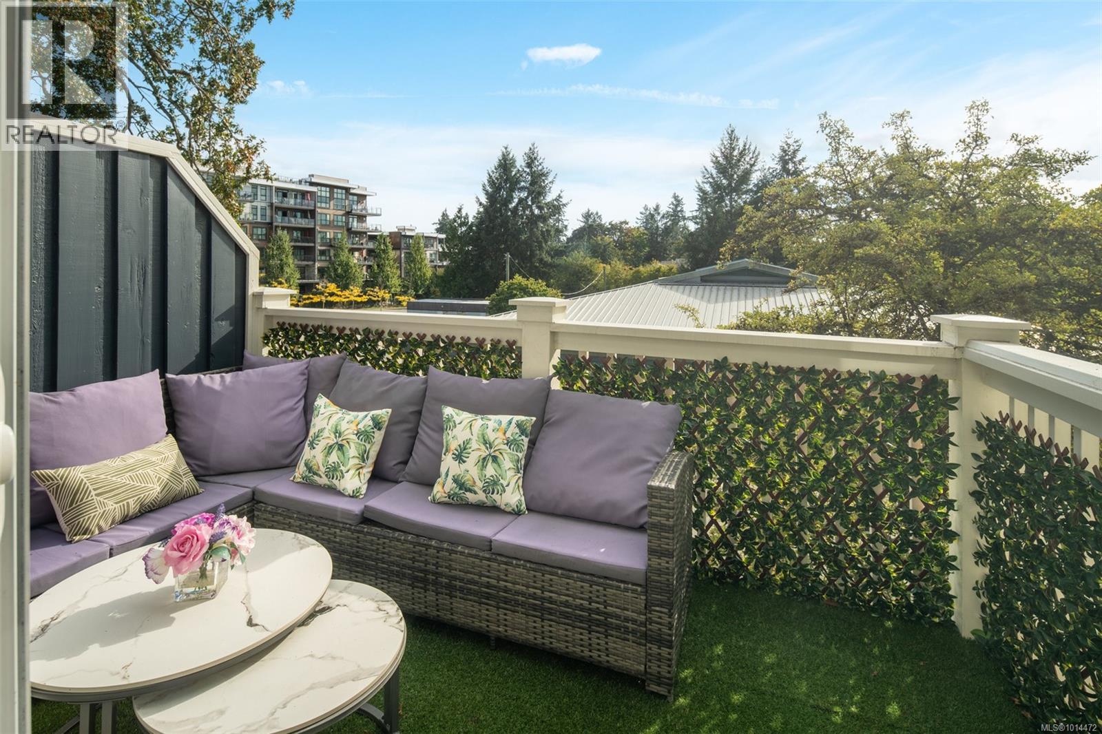 4 4583 Wilkinson Rd, Saanich