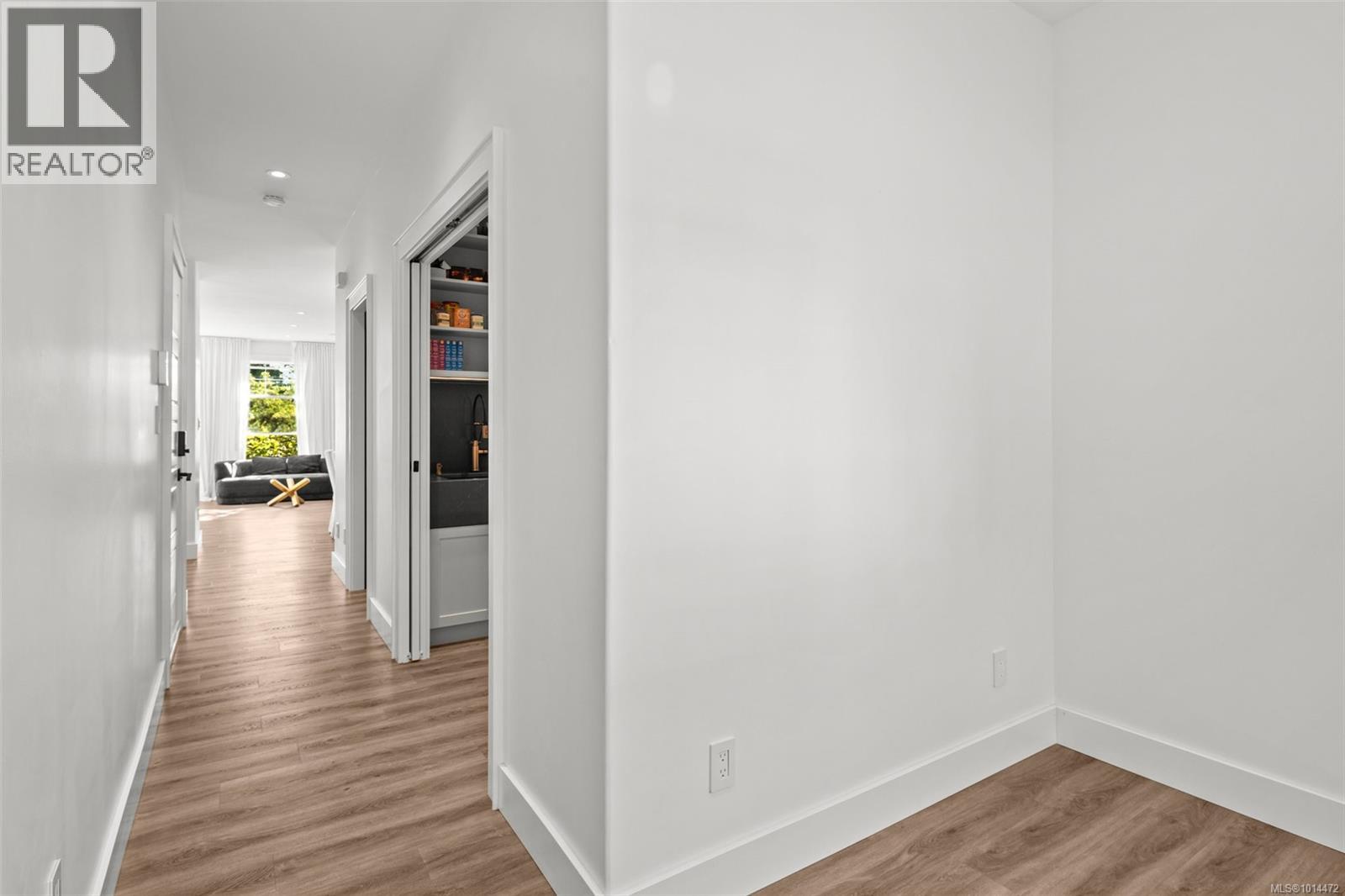 4 4583 Wilkinson Rd, Saanich
