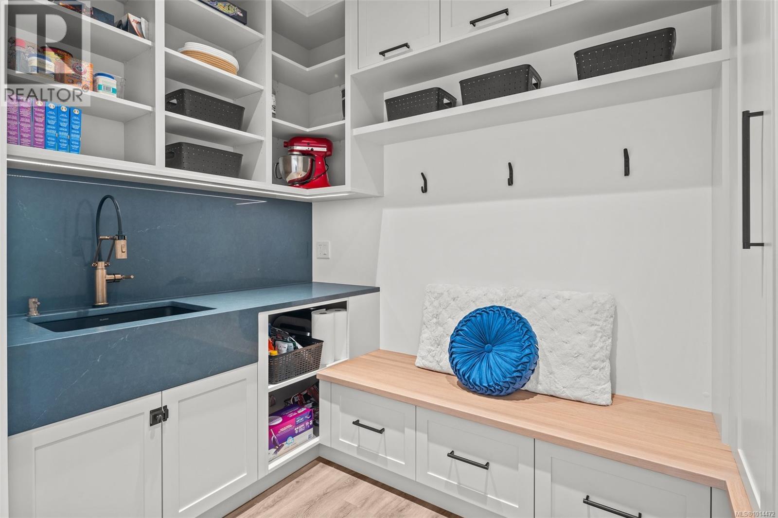 4 4583 Wilkinson Rd, Saanich