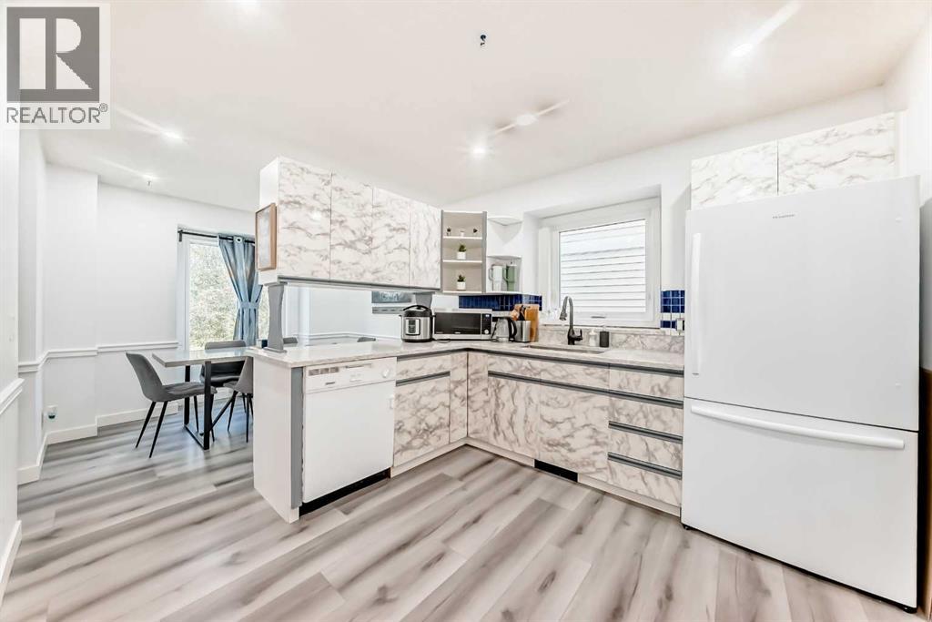 Single Family House 4 Level for Sale in  Sandpiper Road NW Sandstone Valley Calgary 