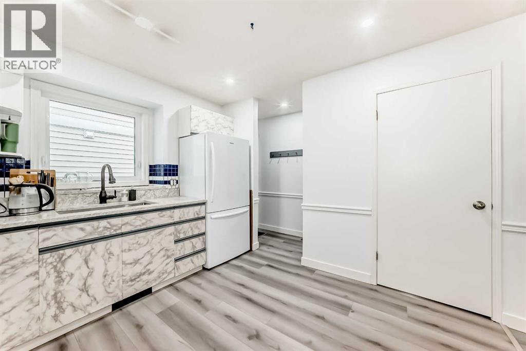 Single Family House 4 Level for Sale in  Sandpiper Road NW Sandstone Valley Calgary 