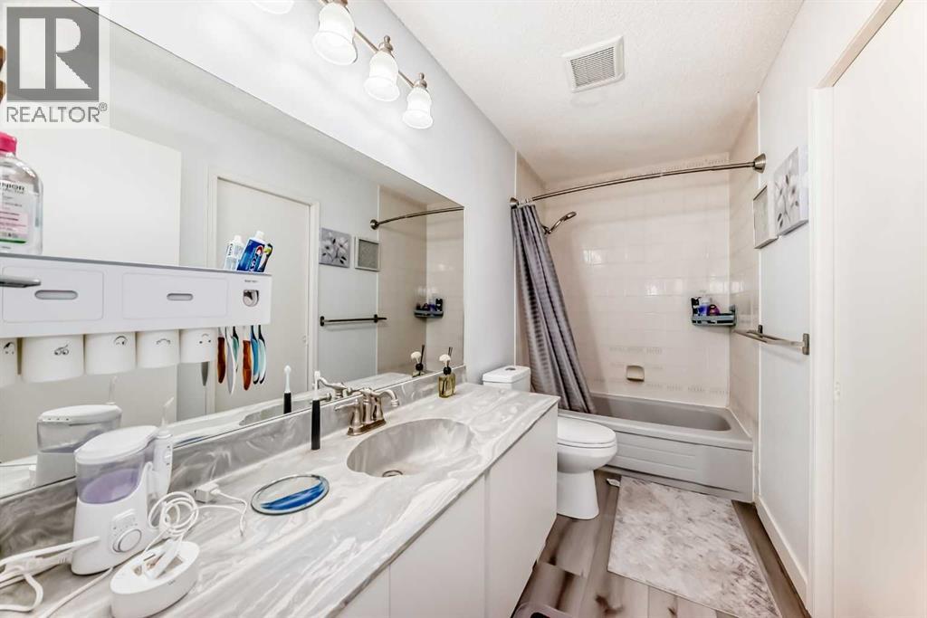 Single Family House 4 Level for Sale in  Sandpiper Road NW Sandstone Valley Calgary 