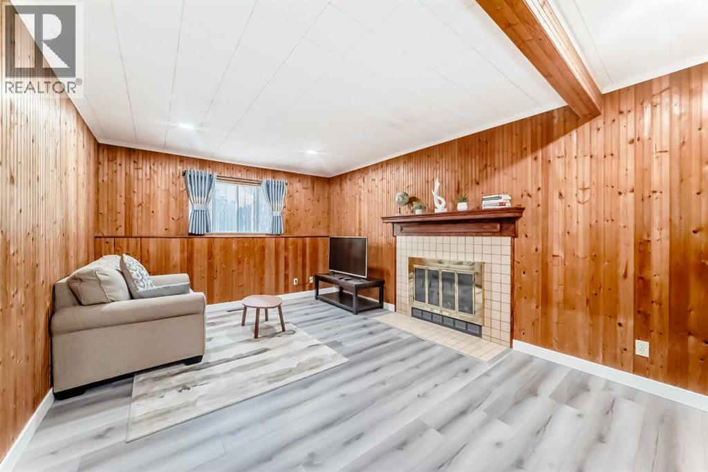 Single Family House 4 Level for Sale in  Sandpiper Road NW Sandstone Valley Calgary 