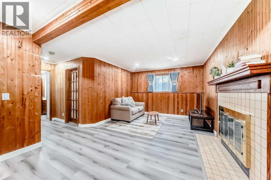 Single Family House 4 Level for Sale in  Sandpiper Road NW Sandstone Valley Calgary 