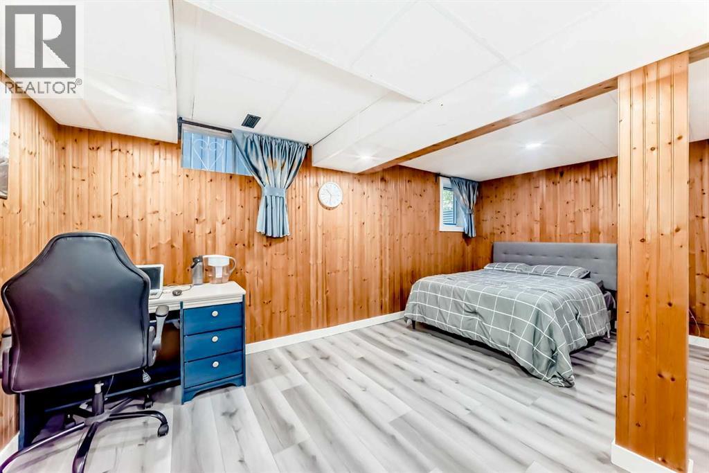 Single Family House 4 Level for Sale in  Sandpiper Road NW Sandstone Valley Calgary 